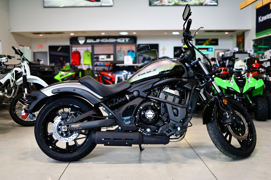 2026 Kawasaki Vulcan S ABS Metallic Graphite GrayMetallic Spark Black