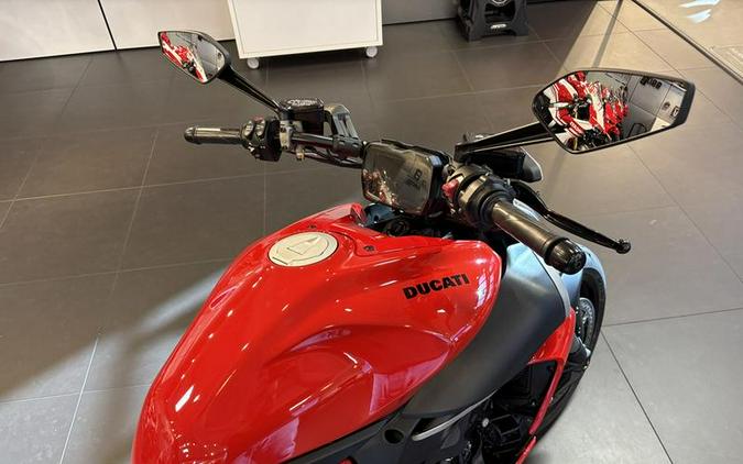 2025 Ducati Diavel V4 Ducati Red