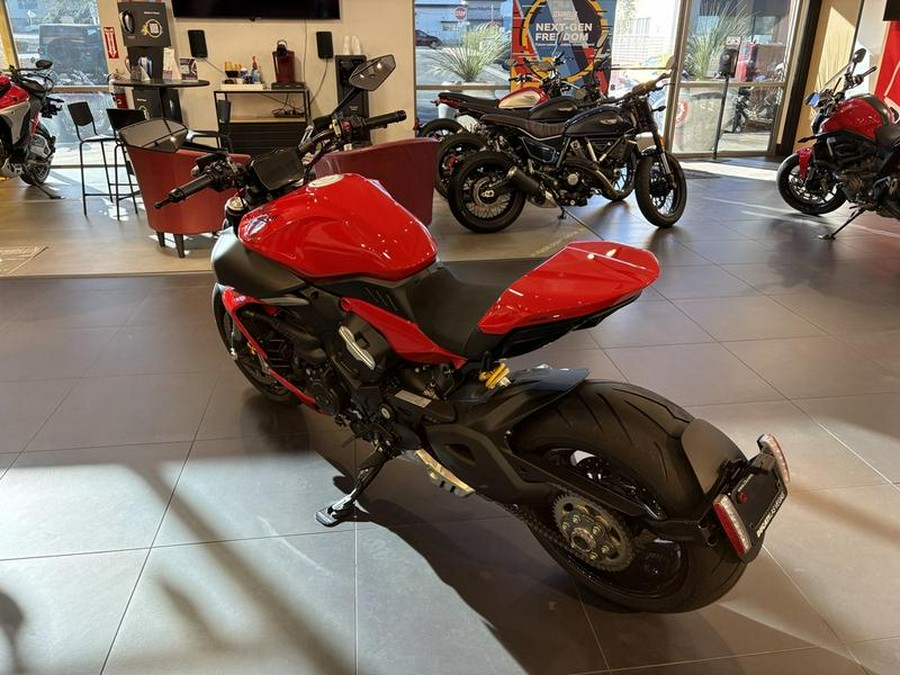 2025 Ducati Diavel V4 Ducati Red