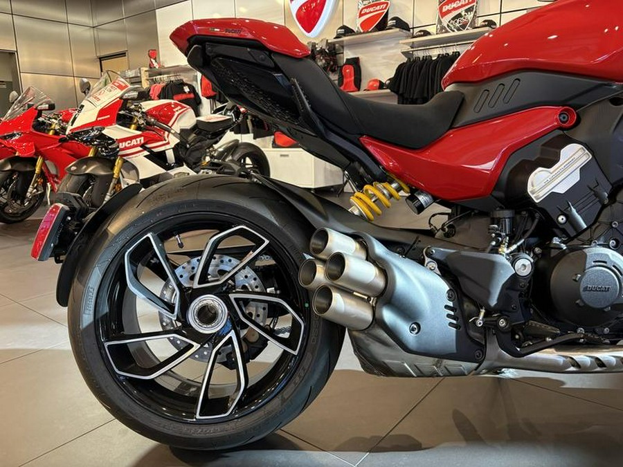 2025 Ducati Diavel V4 Ducati Red