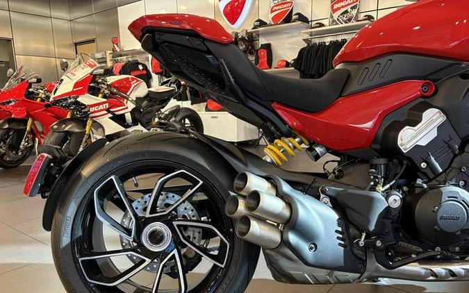 2025 Ducati Diavel V4 Ducati Red