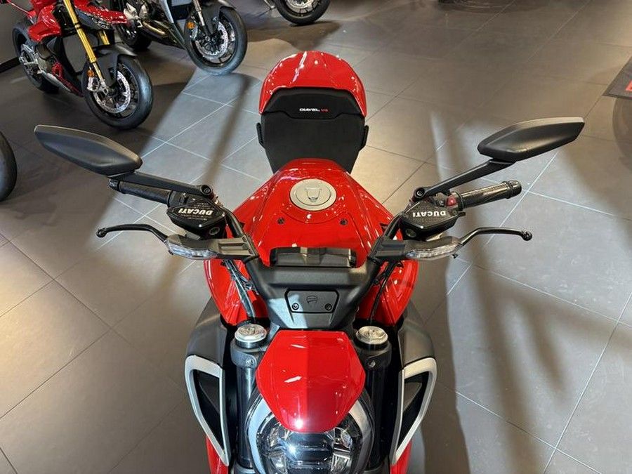 2025 Ducati Diavel V4 Ducati Red