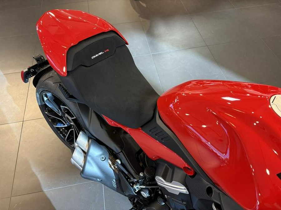 2025 Ducati Diavel V4 Ducati Red
