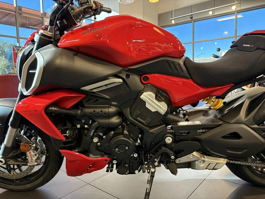2025 Ducati Diavel V4 Ducati Red