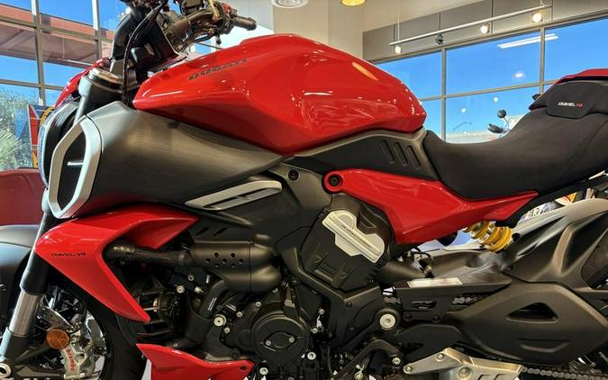2025 Ducati Diavel V4 Ducati Red