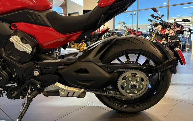 2025 Ducati Diavel V4 Ducati Red