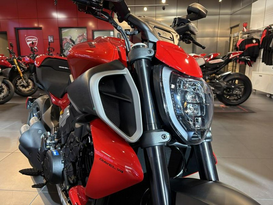 2025 Ducati Diavel V4 Ducati Red