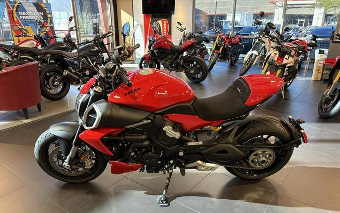 2025 Ducati Diavel V4 Ducati Red