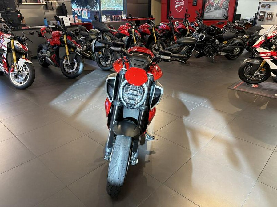 2025 Ducati Diavel V4 Ducati Red