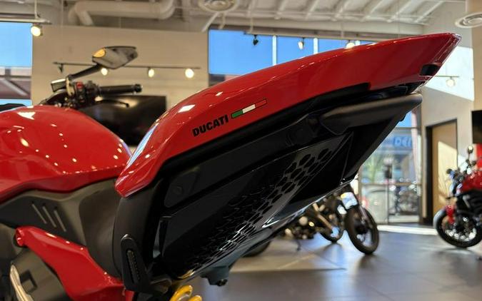 2025 Ducati Diavel V4 Ducati Red