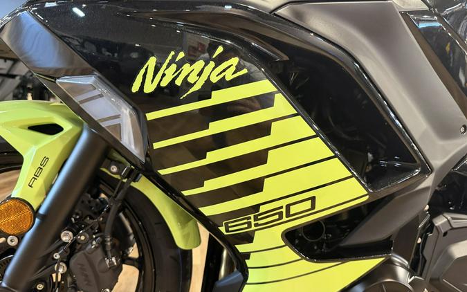 2026 Kawasaki NINJA 650 ABS Metallic Yellowish Green/Metallic Spark Black - 111096