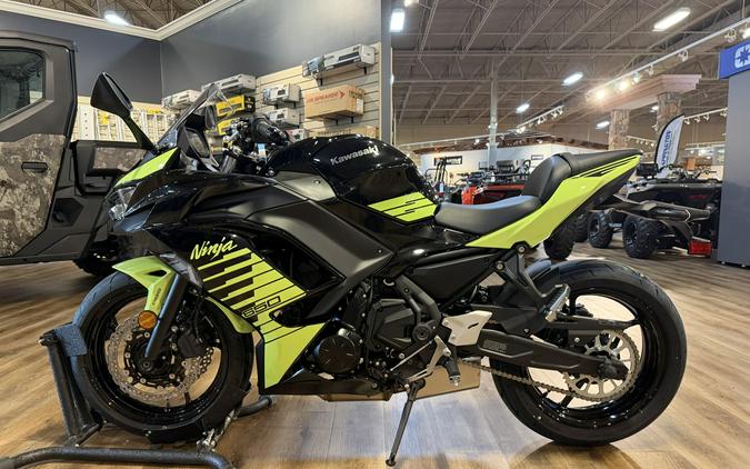 2026 Kawasaki NINJA 650 ABS Metallic Yellowish Green/Metallic Spark Black - 111096