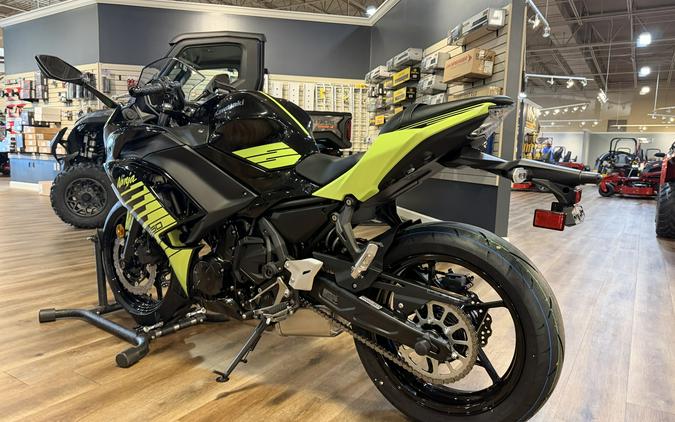 2026 Kawasaki NINJA 650 ABS Metallic Yellowish Green/Metallic Spark Black - 111096