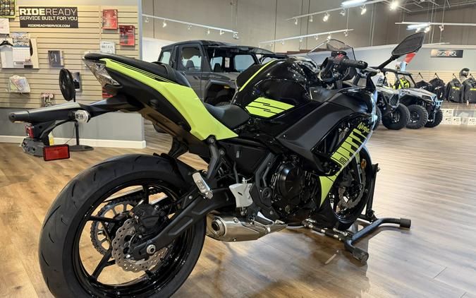 2026 Kawasaki NINJA 650 ABS Metallic Yellowish Green/Metallic Spark Black - 111096