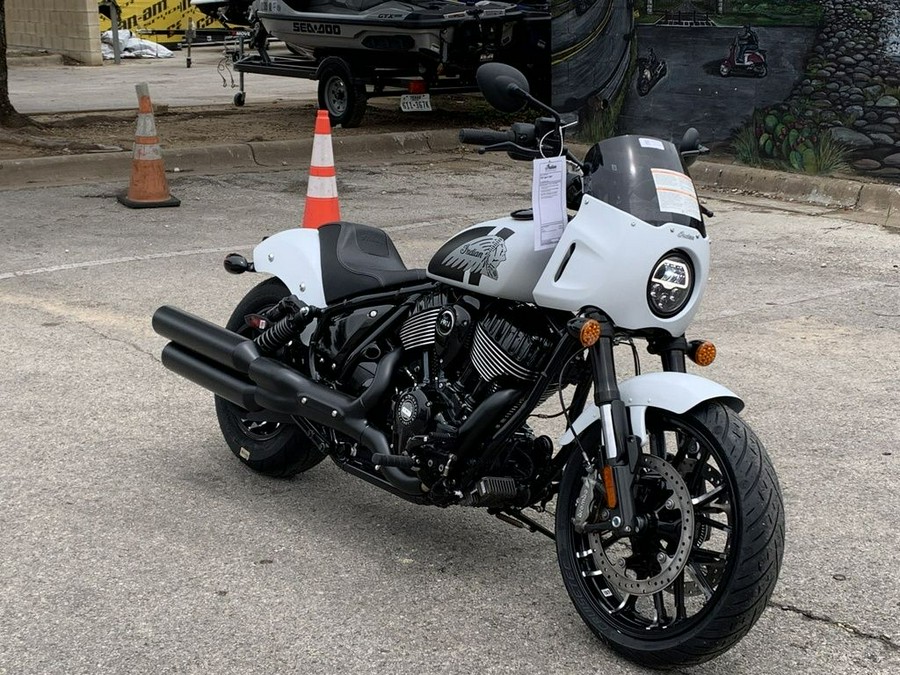 2025 Indian Motorcycle® Sport Chief Ghost White Metallic Smoke