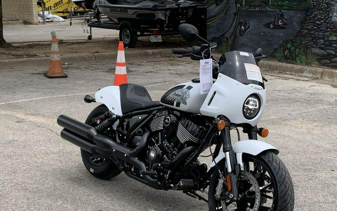 2025 Indian Motorcycle® Sport Chief Ghost White Metallic Smoke