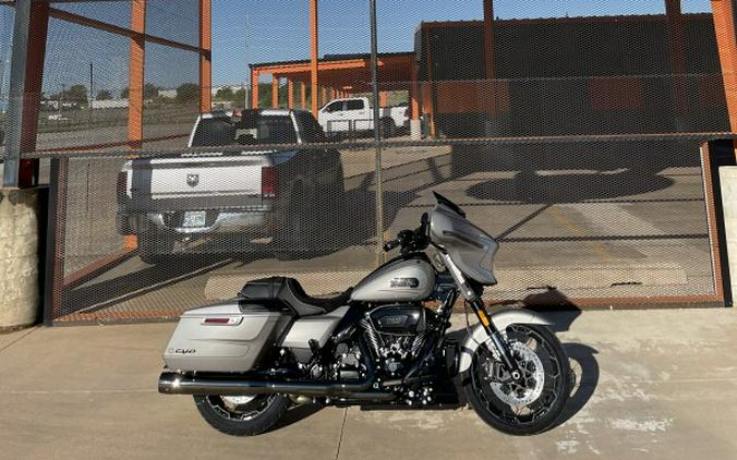 2023 Harley-Davidson CVO™ Street Glide Dark Platinum w/ Pinstripe