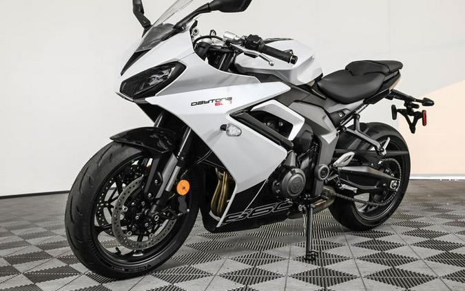 2025 Triumph Daytona 660 Snowdonia White/Sapphire Black