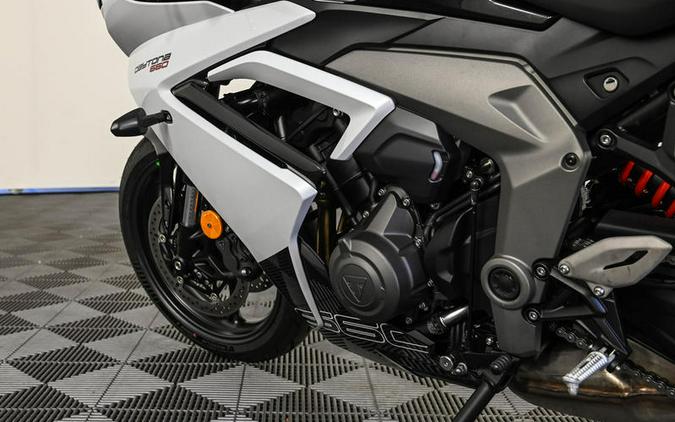 2025 Triumph Daytona 660 Snowdonia White/Sapphire Black