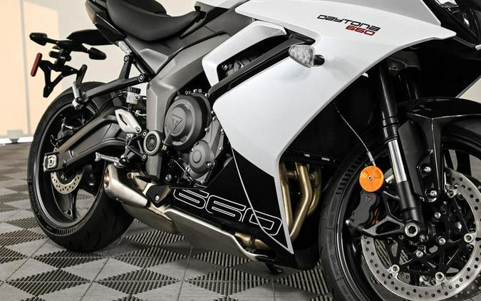 2025 Triumph Daytona 660 Snowdonia White/Sapphire Black