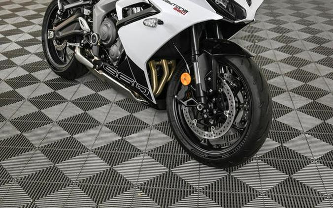 2025 Triumph Daytona 660 Snowdonia White/Sapphire Black