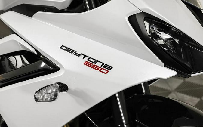 2025 Triumph Daytona 660 Snowdonia White/Sapphire Black