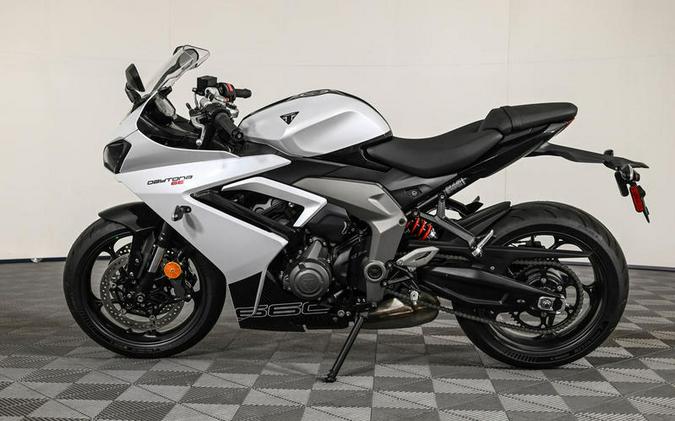 2025 Triumph Daytona 660 Snowdonia White/Sapphire Black