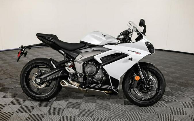 2025 Triumph Daytona 660 Snowdonia White/Sapphire Black