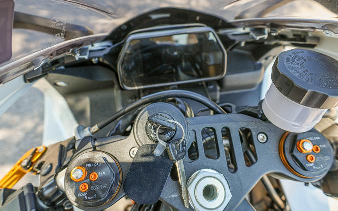 2022 YAMAHA YZF-R1