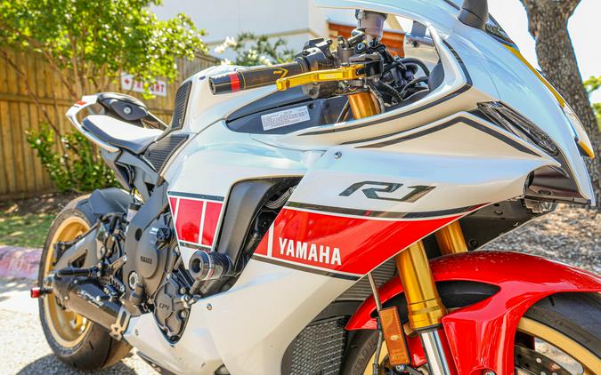 2022 YAMAHA YZF-R1