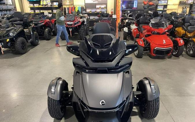 2023 Can-Am® Spyder RT Limited Dark Wheels