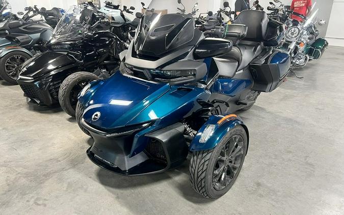 2024 Can-Am® Spyder F3 Limited Dark Wheels