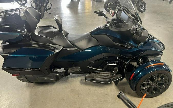 2024 Can-Am® Spyder F3 Limited Dark Wheels