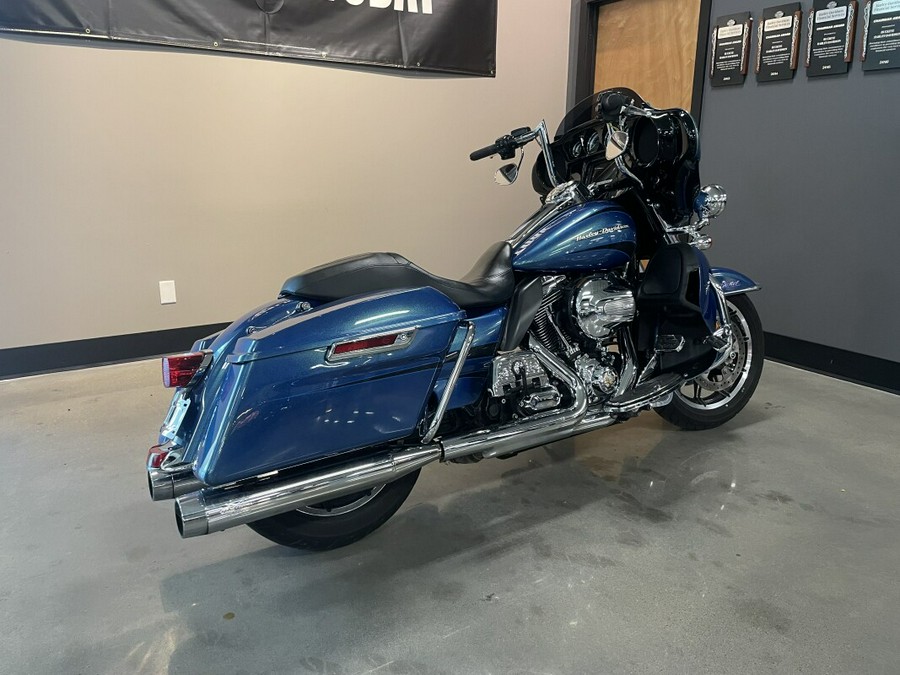 2014 Harley-Davidson® Ultra Limited Custom Colour Daytona Blue