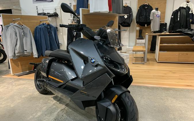 2023 BMW CE 04 Review [Urban Electric Commuter Scooter]