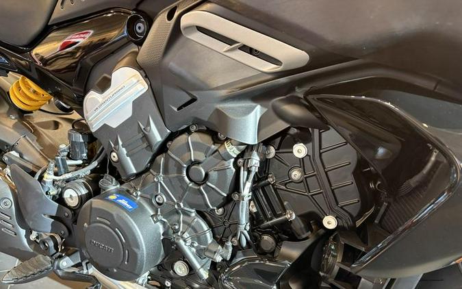 2025 Ducati Diavel V4 Thrilling Black
