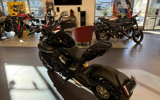 2025 Ducati Diavel V4 Thrilling Black