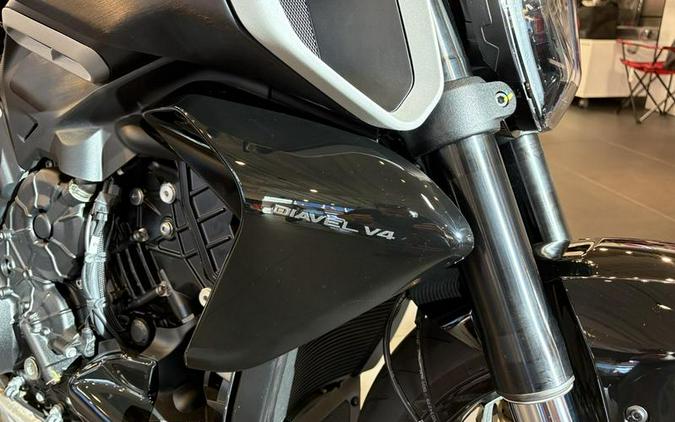 2025 Ducati Diavel V4 Thrilling Black