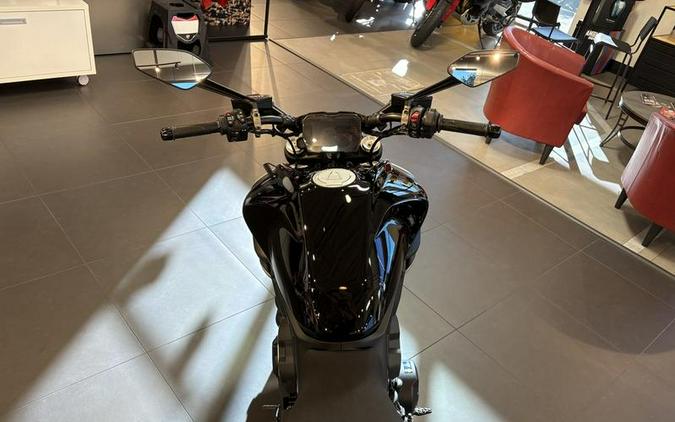 2025 Ducati Diavel V4 Thrilling Black