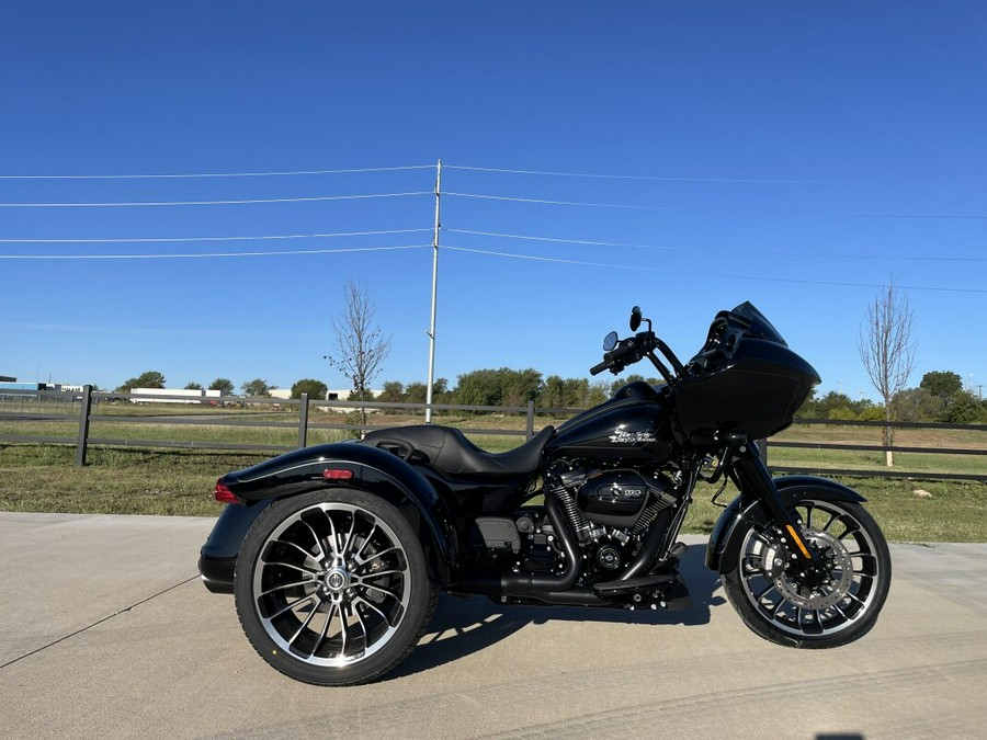 2023 Harley-Davidson Road Glide Vivid Black – Black Finish