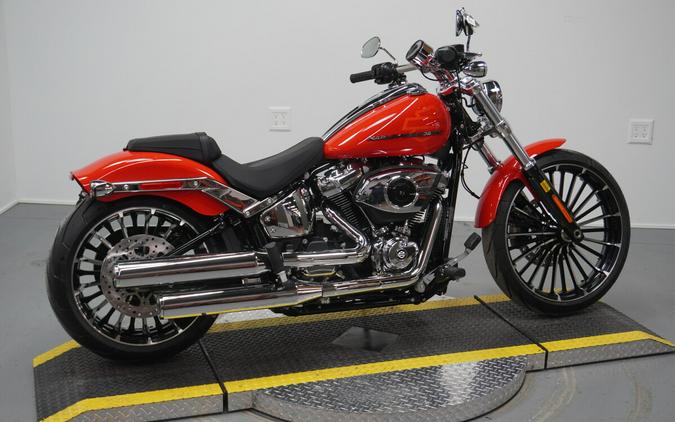 2026 Harley-Davidson® Breakout® Blood Orange Chrome Trim