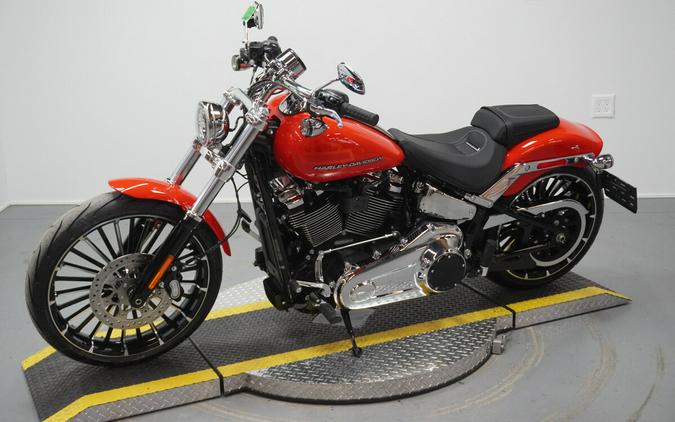 2026 Harley-Davidson® Breakout® Blood Orange Chrome Trim