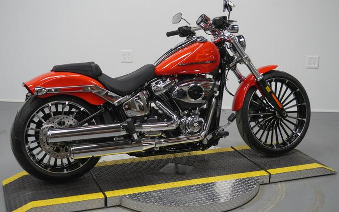 2026 Harley-Davidson® Breakout® Blood Orange Chrome Trim