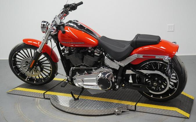 2026 Harley-Davidson® Breakout® Blood Orange Chrome Trim