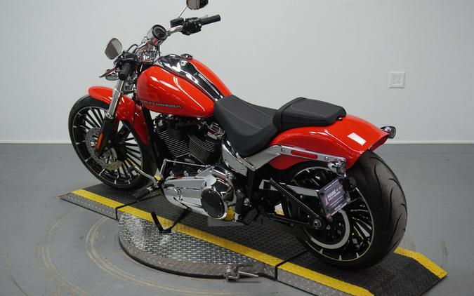 2026 Harley-Davidson® Breakout® Blood Orange Chrome Trim