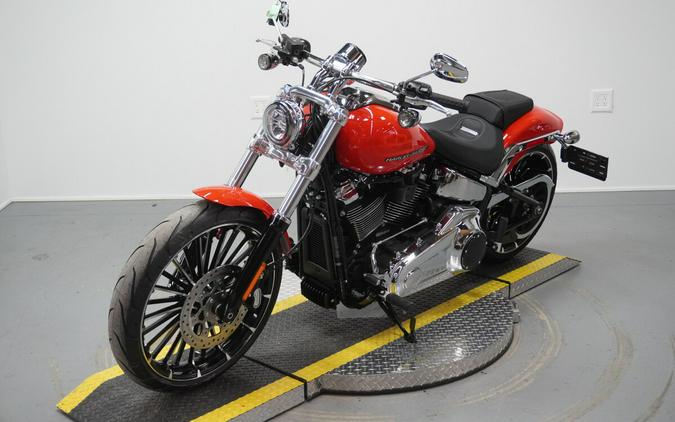 2026 Harley-Davidson® Breakout® Blood Orange Chrome Trim