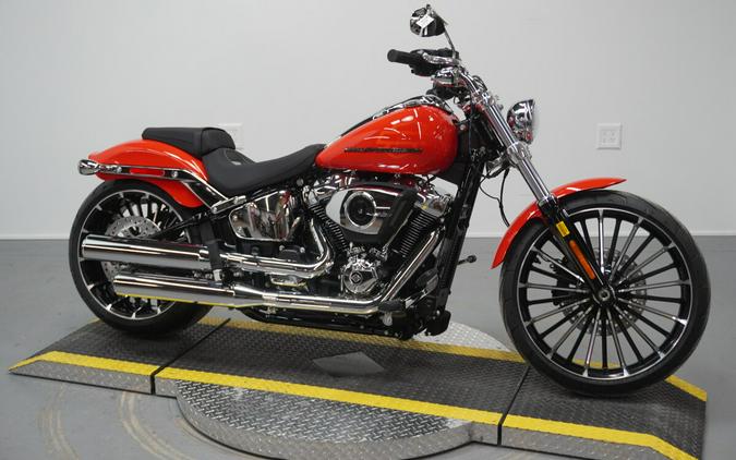 2026 Harley-Davidson® Breakout® Blood Orange Chrome Trim