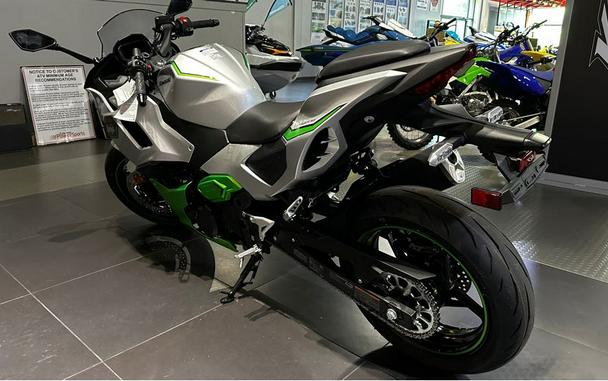 2024 Kawasaki Ninja® 7 Hybrid ABS