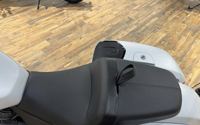 2025 Indian Chieftain PowerPlus Dark Horse w/PowerBand Audio