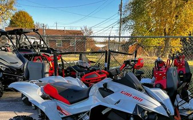 2022 Can-Am® Renegade X xc 1000R Chalk Gray & Magma Red